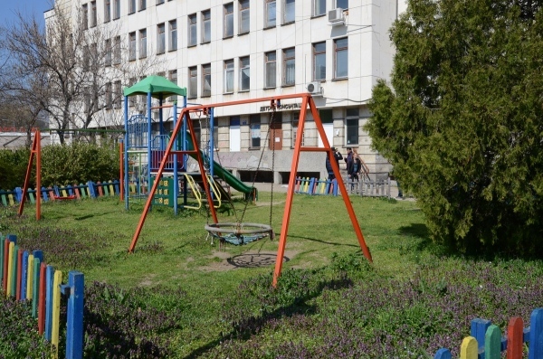 Ремонтират детски площадки във Видин
