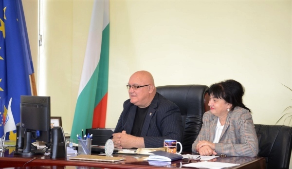 Видеоконференция с посланика на Китай