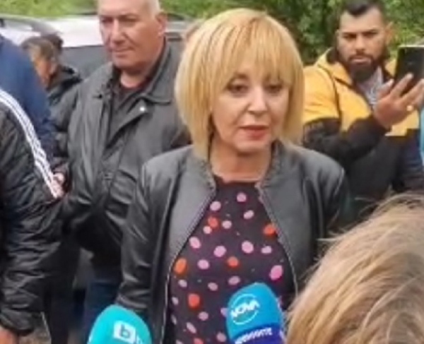 Жители на Три кладенци протестират заради пътя