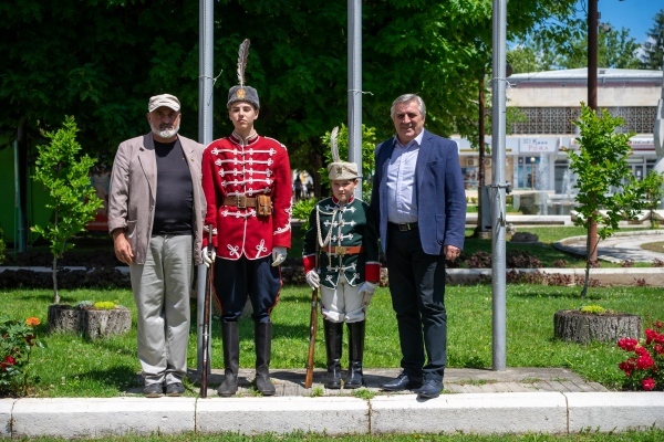 Мездра почете паметта на Ботев 