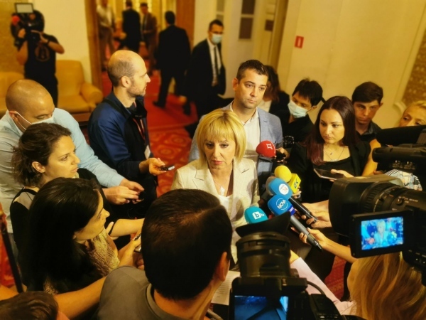 Манолова за позицията на ИТН: Не сме Фейсбук република
