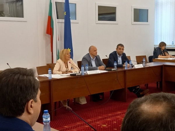 Схемата „ин хаус“ е организирана от Борисов