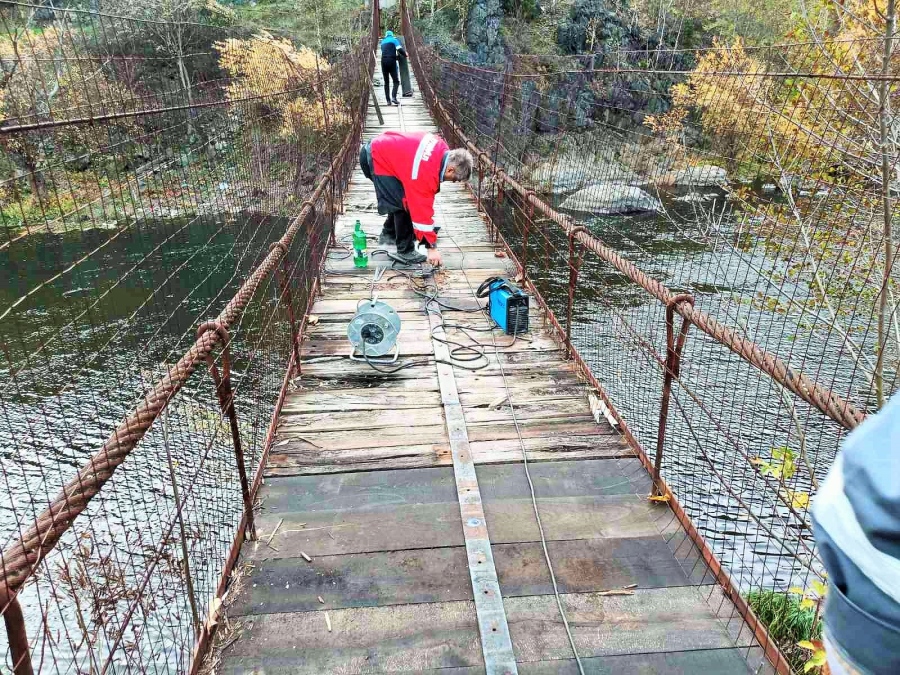 Ремонтираха въжен мост при село Оселна