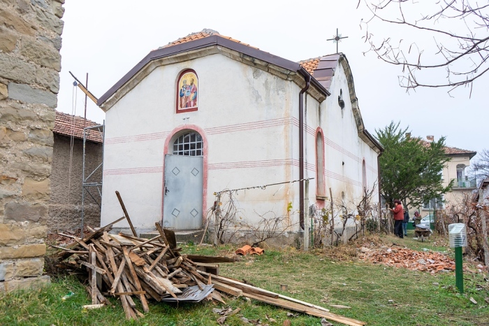 Ремонтират покрива на църквата в село Ребърково 