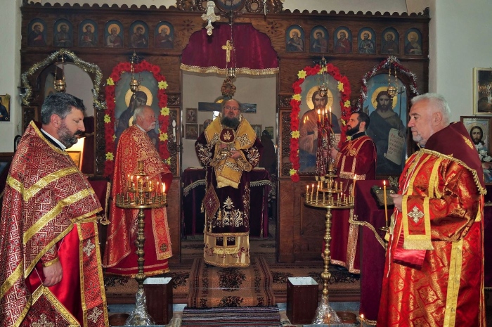 Архиерейска света литургия на Ивановден в Мездра