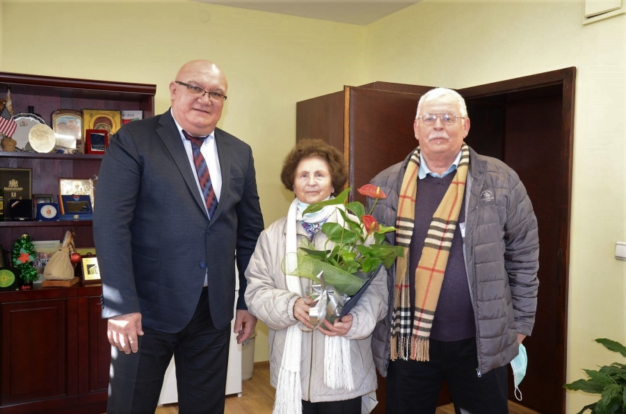 Поздравление и подаръци за столетник от Видин	