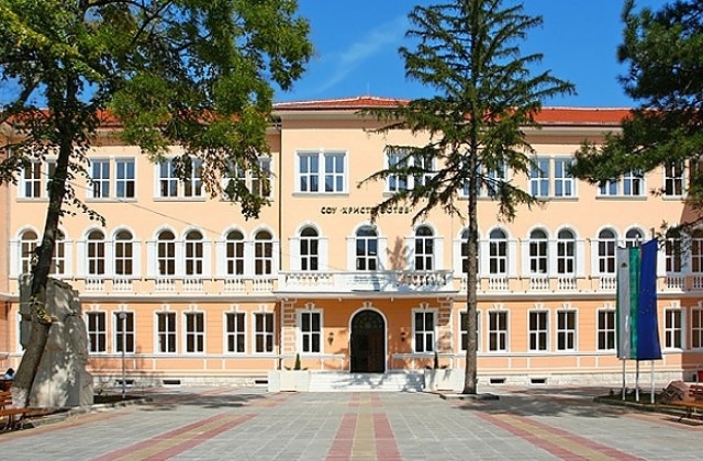 Инициативен комитет за чествания в СУ „Христо Ботев”