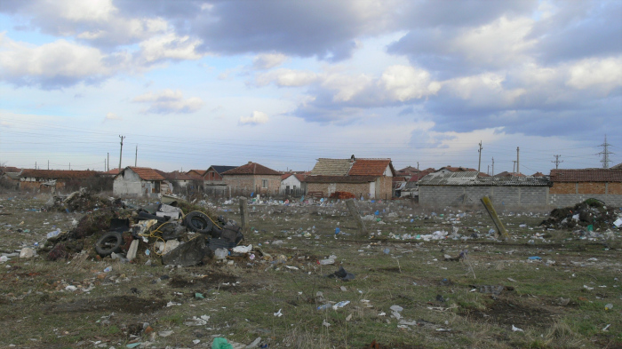 Община Видин почиства нерегламентирано сметище 