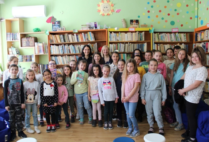 Малчугани от Враца се срещнаха с авторката на „Агата”  