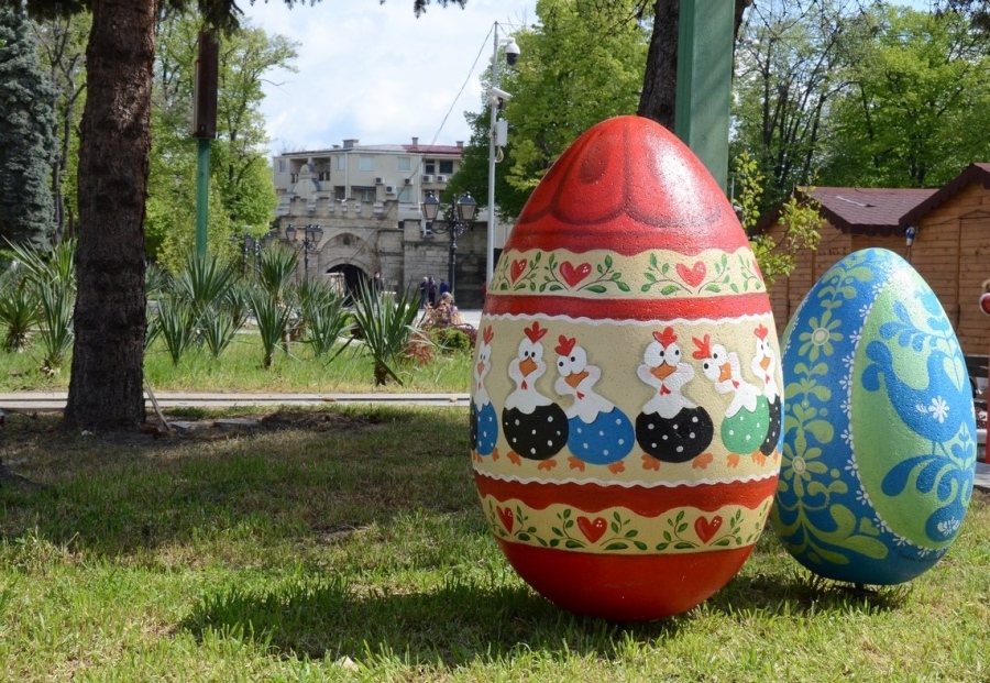 Великденски символи красят Видин