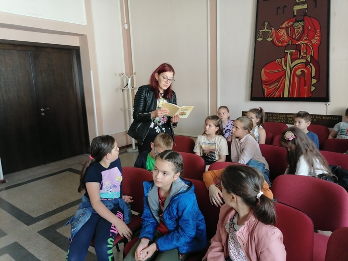  Ученици посетиха Окръжен съд - Враца