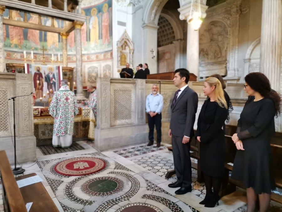 Премиерът Петков присъства на божествена света литургия в базиликата“Сан Клементе“ 