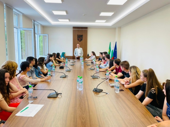 Зрелостници дадоха своите предложения за развитието на Враца