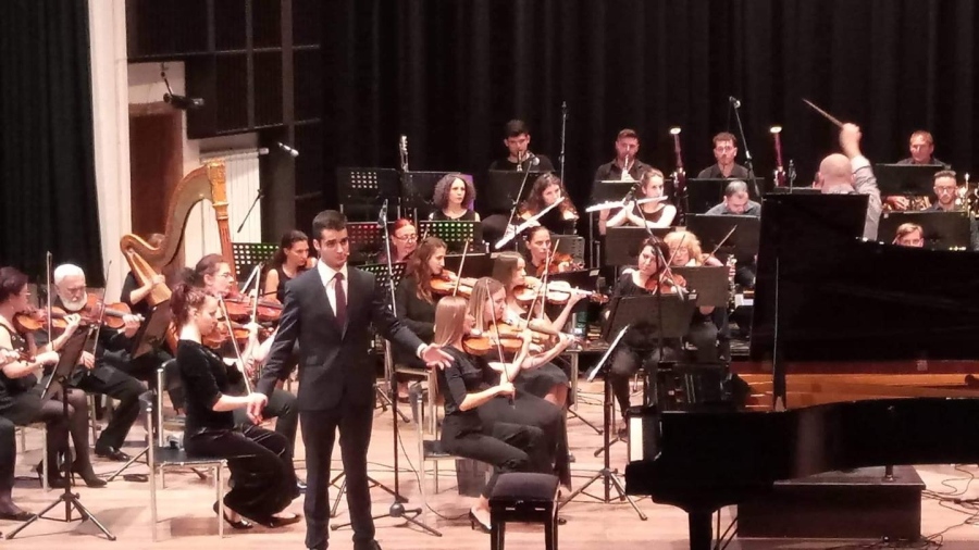 Млади таланти и Симфониета Враца впечатлиха публиката