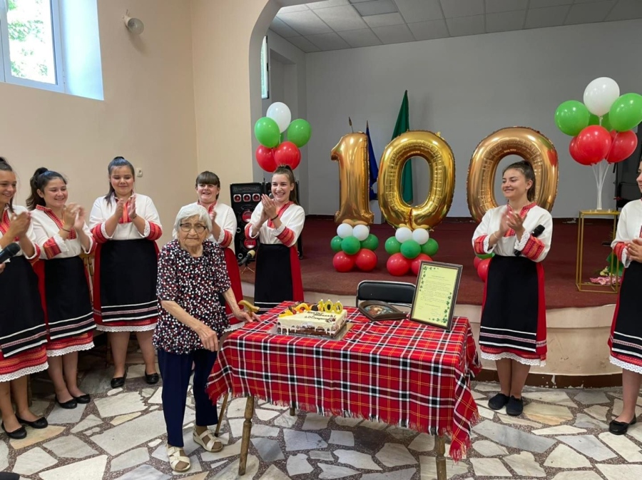 Тодорка Ангелова от  Челопек отбелязва своя 100-годишен юбилей! 