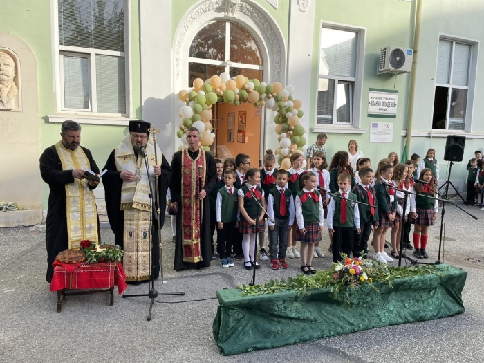 Над 7 хиляди ученици прекрачиха училищния праг в община Враца