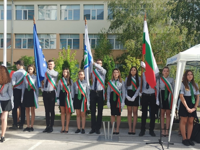 Тържествено откриха новата учебна година в ППМГ – Враца