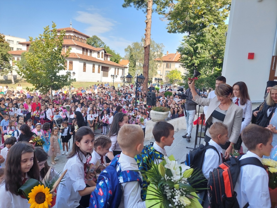 Училищата в Община Видин посрещнаха тържествено 15 септември  