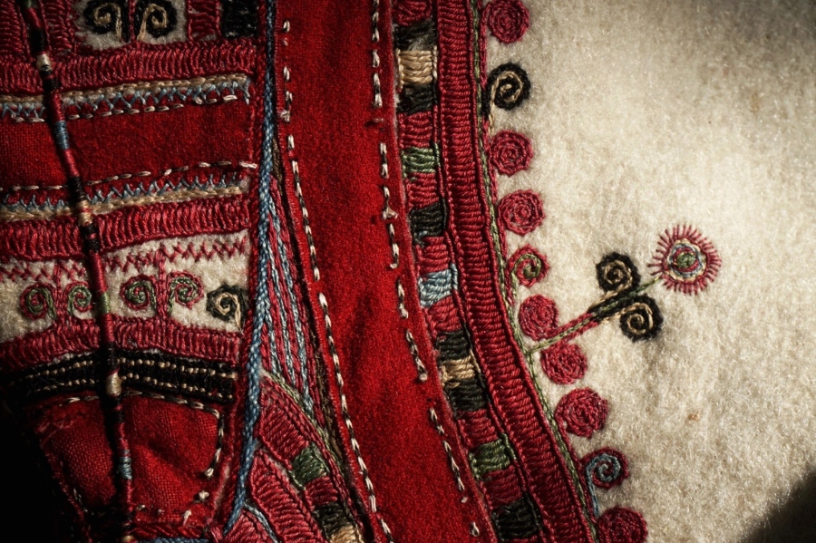 Облеклото в Северозападна България – ХХ век – стил, традиция и мода