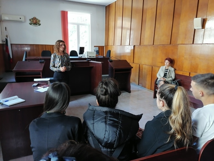 Ученици от Враца се запознаха с Конституцията на България