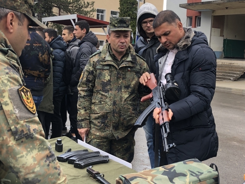 Областният управител посети врачанското военно поделение 