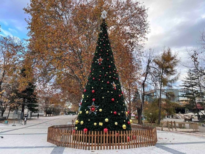 Коледната елха в Монтана грейва на 2 декември