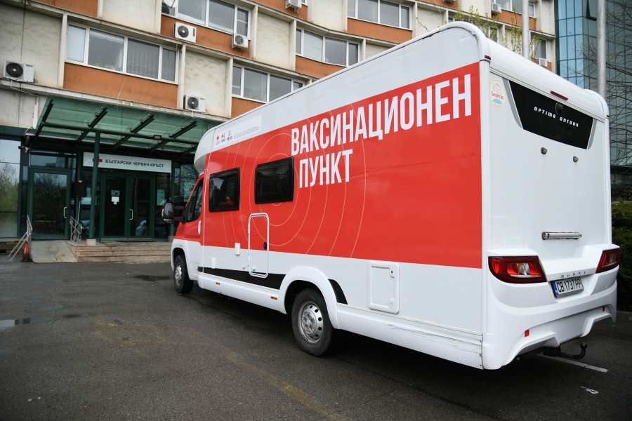 Мобилен ваксинационен пункт на БЧК във Врачанско 