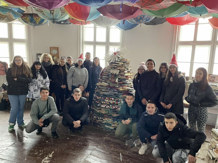 20 доброволци от ПГТР-Враца в център „Книгини“