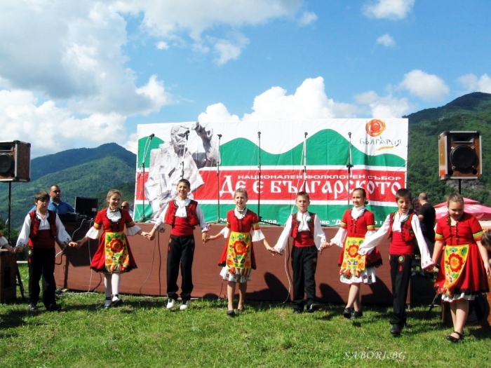 Национален фолклорен събор „Де е българското“
