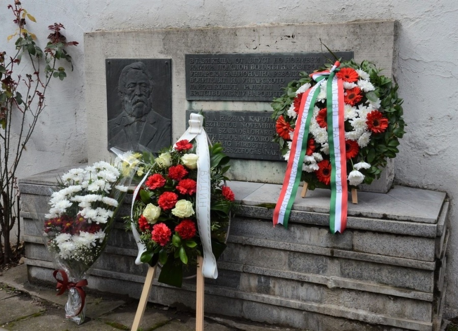 Поклон пред паметта на унгарския революционер Лайош Кошут