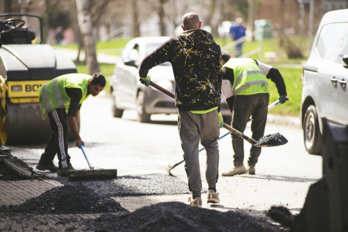 Авариен ремонт на  уличната  мрежа в Мездра 