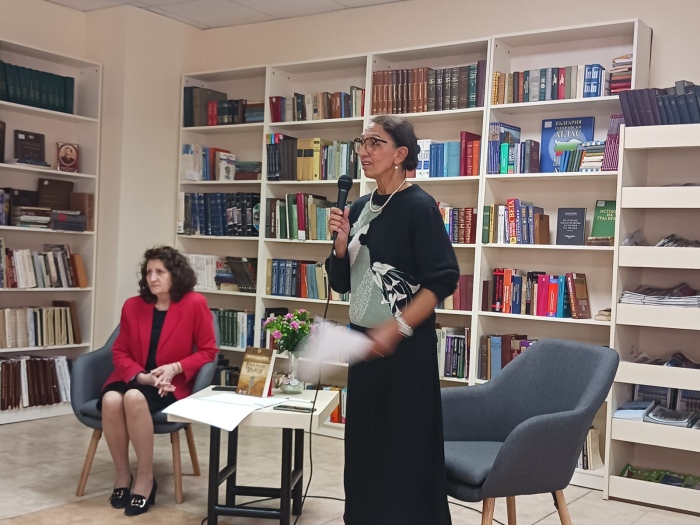 Весела Василия представи в библиотеката книгата „Вавилонските мъдреци“ 