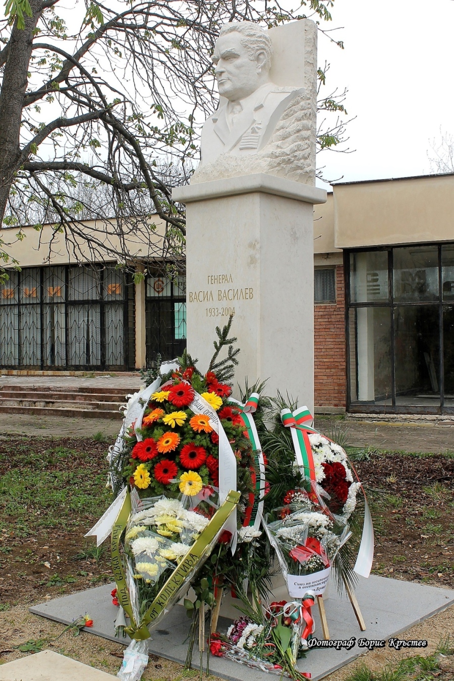 В Старо село откриха паметник на ген. Васил Василев 