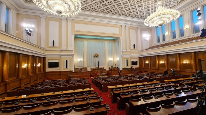 Радев свиква първо заседание на новия парламент в сряда - 12 април