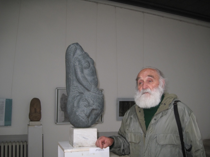 Скулпторът Цено Ценов на 88 години