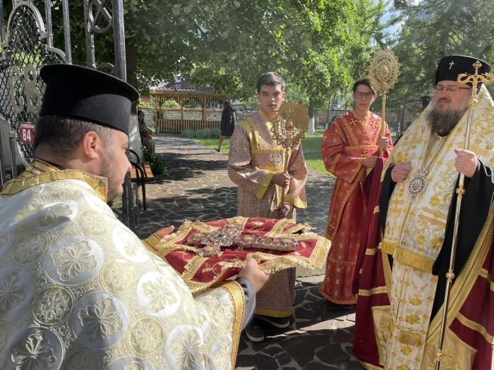 Частица от Божия Кръст пристигна във Враца за поклонение	