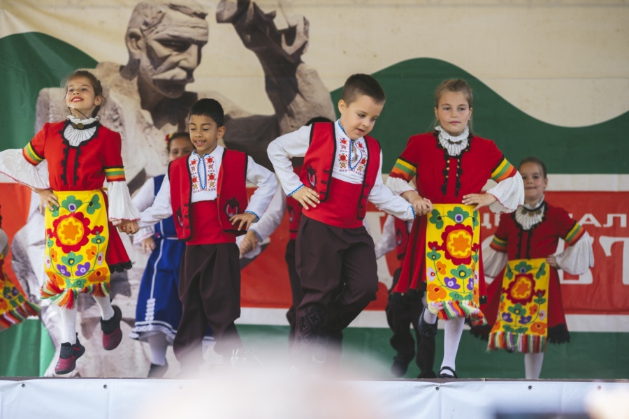 Фолклорният събор „Де е българското“ събра за 17-ти път  самодейци 