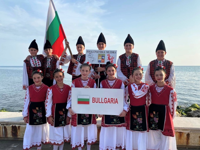 Детският танцов състав „Мездренче“ участва в Международен фолклорен фестивал