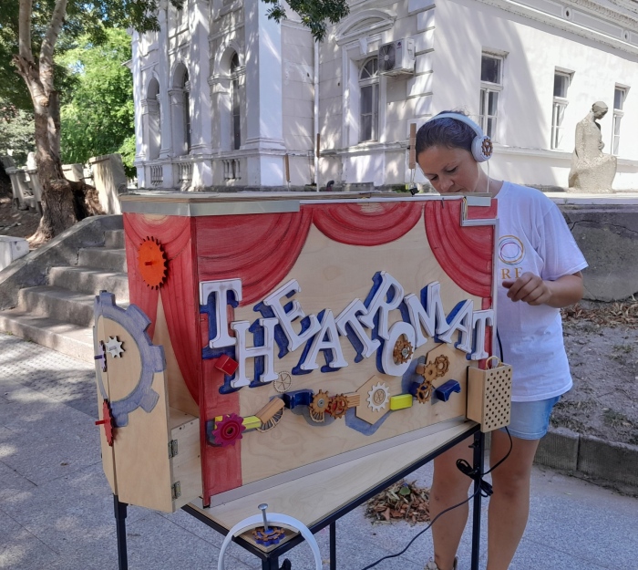 Театромати в Крайдунавския парк