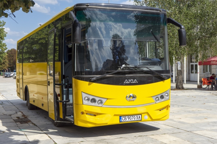 МОН предостави на Община Мездра нов училищен автобус 