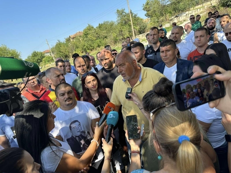 Бойко Борисов дойде в Лиляче, откри футболен турнир и подкрепи кандидат-кметове на ГЕРБ