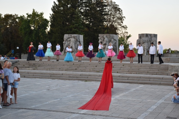 Модно ревю „Срещу течението“ във Видин с опит за рекорд на Гинес