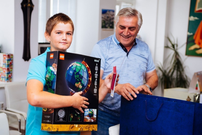 Кметът на община Мездра се срещна с талантлив млад математик