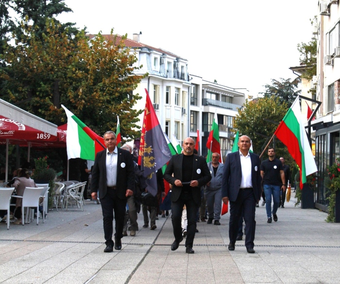  Кандидатът за кмет Красимир Богданов поведе шествие по улиците на Враца