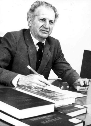  Почина видният български историк проф. Петър Петров