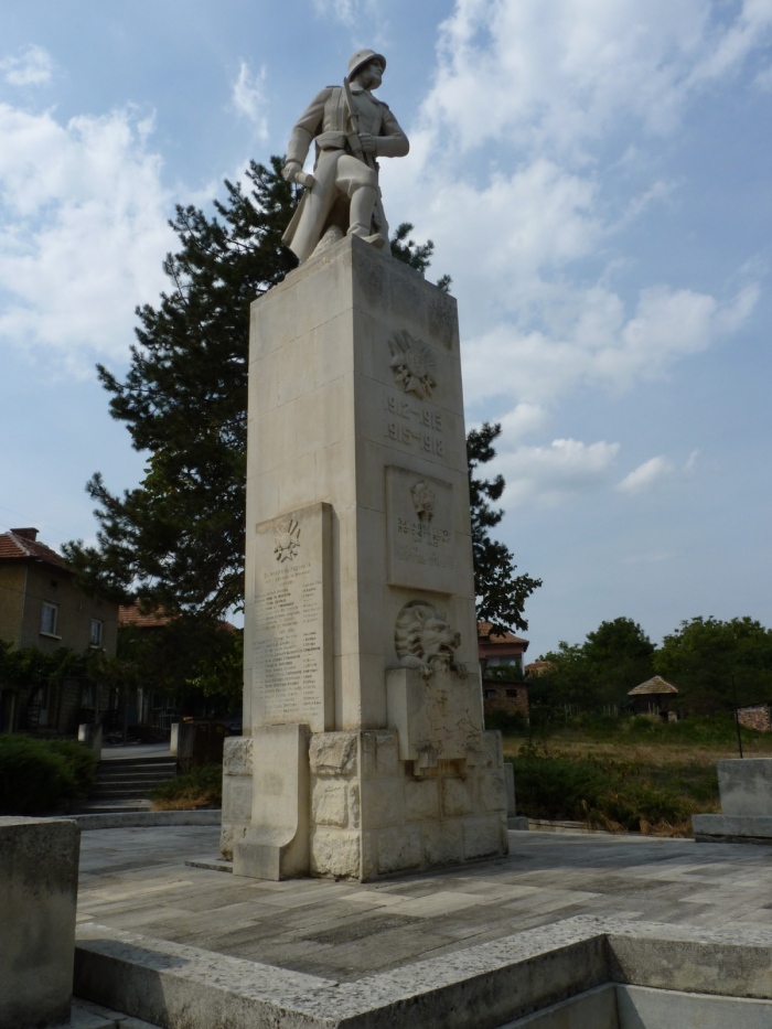 Ремонтират два войнишки паметници в община Мездра 