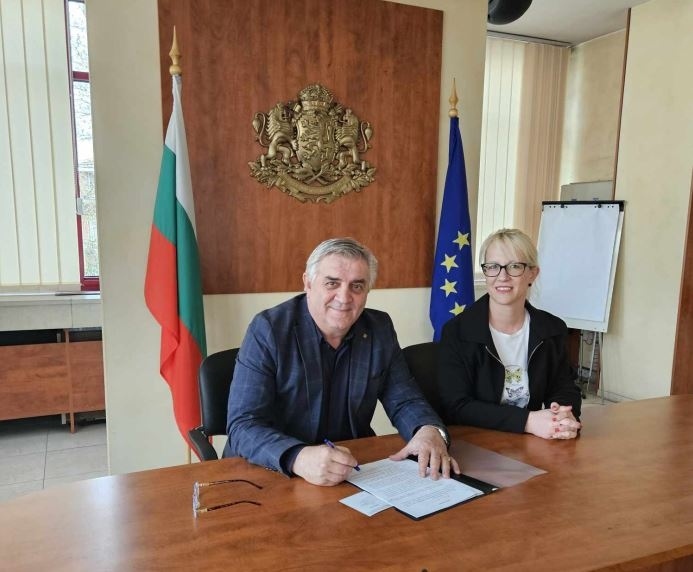Община Мездра подписа споразумение с МРРБ за финансиране 