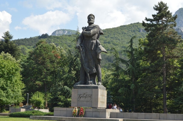 Служебният кабинет осигурява средства за ремонт на паметника на Христо Ботев във Враца