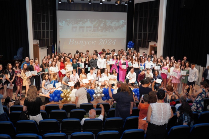 Зрелостниците на ППМГ – Враца получиха своите дипломи за средно образование