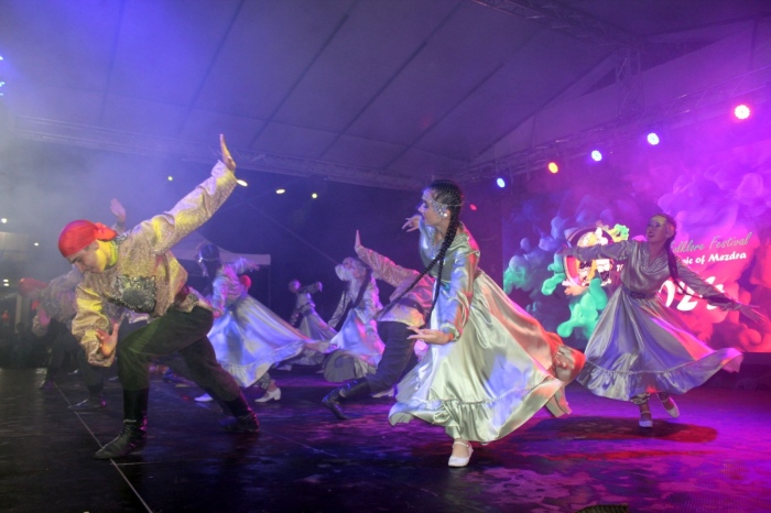 С впечатляващ галаконцерт завърши  фестивала „Фолклорната магия на Мездра“